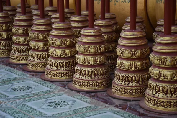 Close Shot Buddhist Prayer Wheels Row Table — Stock Photo, Image