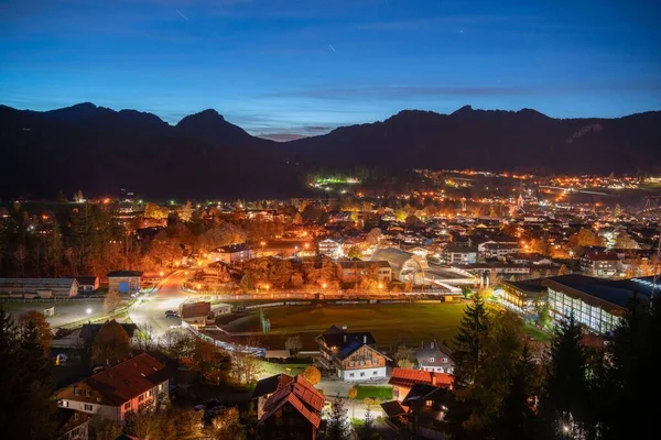 Aerial View Illuminated Oberstdorf Townscape Surrounded Mountains Evening Germany — Stock Photo, Image