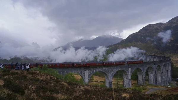 Διασταύρωση Jacobite Ατμοκίνητο Τρένο Στο Glenfinnan Viaduct Στο Lochaber Highland — Φωτογραφία Αρχείου