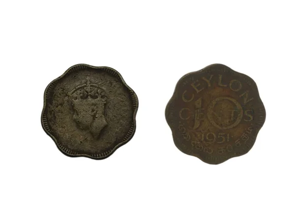 在1951年制作的斯里兰卡或锡隆尼亚十美分硬币的特写照片 从正面和背面看 被白色背景隔开 — 图库照片