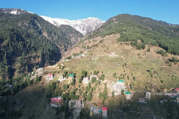 Letecký Pohled Skalnaté Hory Blízkosti Vesnických Domů Manali Indie — Stock fotografie