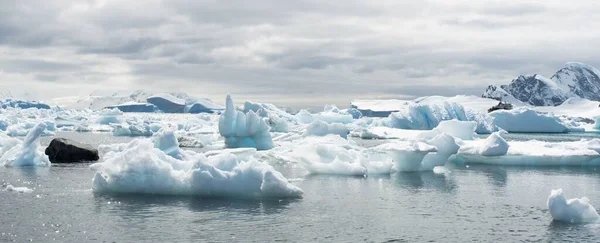 Une Vue Aérienne Mer Avec Plage Enneigée Antarctique — Photo