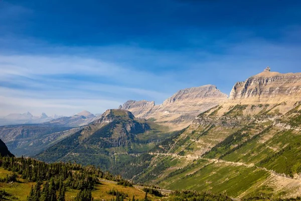 Malebná Krajina Horských Lesů Během Dne Národním Parku Glacier Montana — Stock fotografie