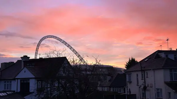 Een Schilderachtige Opname Van Het Wembley Stadion Bij Zonsopgang — Stockfoto