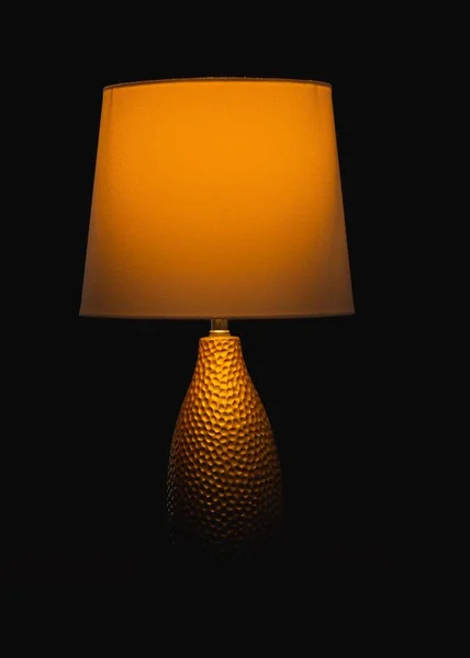 Piękna Żółta Lampa Ciemności — Zdjęcie stockowe
