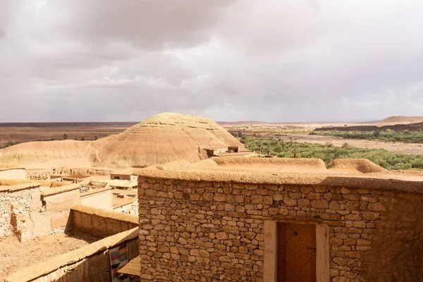Old House Ouarzazate City Morocco Horizon Hills Background Gray Sky — Stock Photo, Image