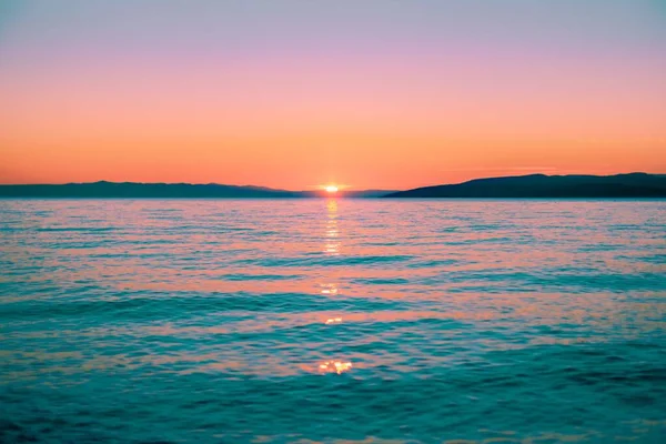 Прекрасный Вид Бирюзовое Море Закате Эстетический Морской Пейзаж — стоковое фото
