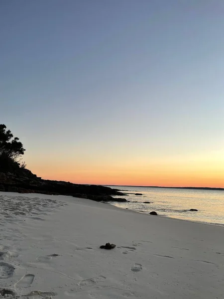 Peaceful Morning Sunrise Glistening Coast — Stock Photo, Image