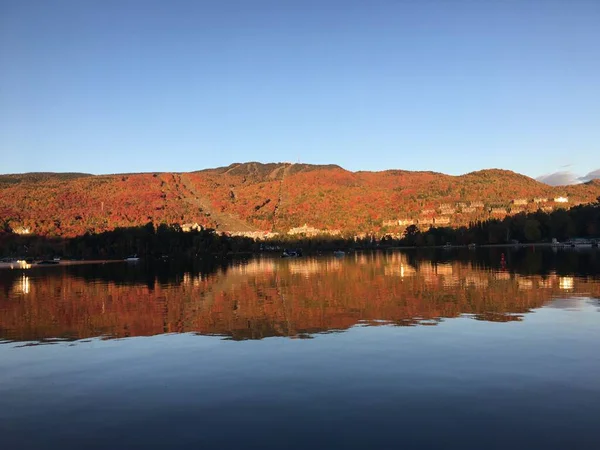 Mont Tramblant Και Λίμνη Φθινόπωρο Του Κεμπέκ Καναδάς 2021 — Φωτογραφία Αρχείου
