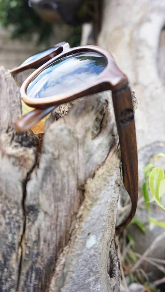 Vertical Shot Sunglasses Wooden Surface — Stock Photo, Image