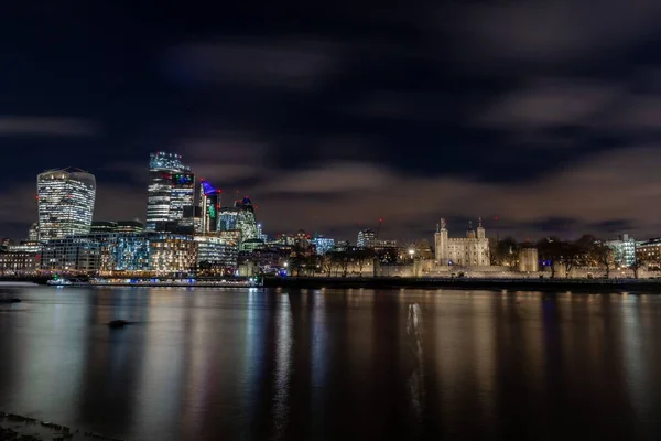 London Városának Városképe Temze Túloldalán Éjjel Hosszú Expozíció — Stock Fotó