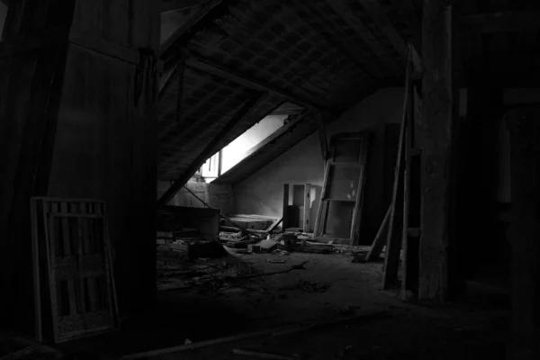 Grayscale Abandoned Old Building — Stock Photo, Image