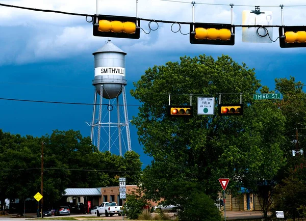 Pohled Vodní Věž Obklopenou Stromy Smithville Usa — Stock fotografie
