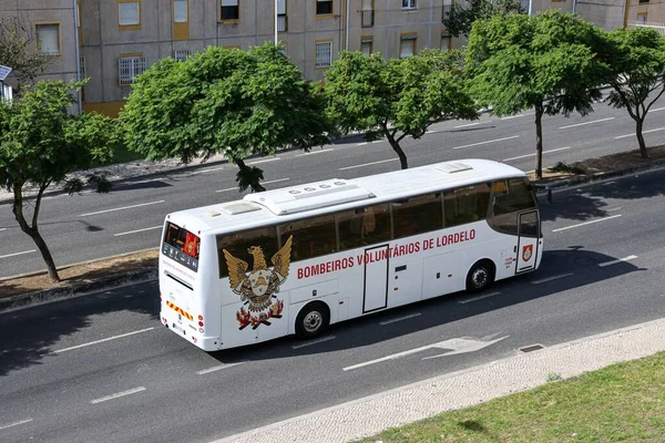 Los Bomberos Voluntarios Lordelo Recorren Las Calles Lisboa Autobús —  Fotos de Stock
