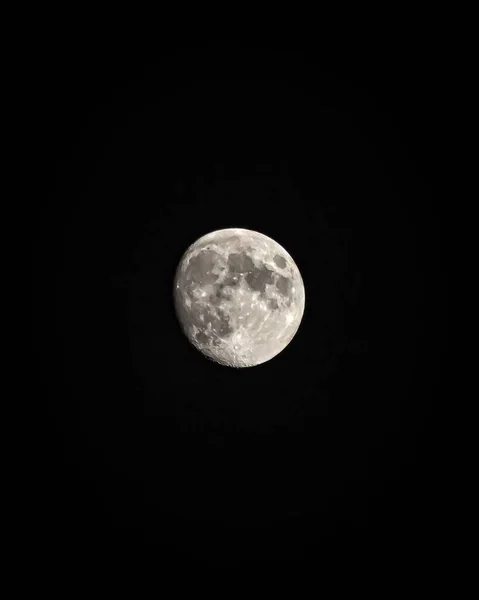 Почти Полная Луна Персиково Черном Небе — стоковое фото
