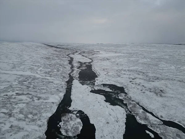 Vista Aérea Río Parcialmente Congelado Paisaje Invernal Islandia —  Fotos de Stock
