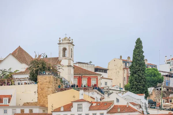 ポルトガルのリスボン市のアルファマの歴史的地域の風景 — ストック写真