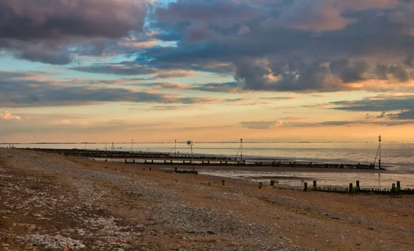 Dramatyczne Niebo Zachodu Słońca Nad Zatoką Lulworth Jurajskim Wybrzeżu Dorset — Zdjęcie stockowe