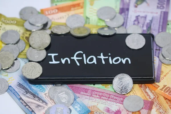 Een Sri Lankaanse Roepies Munten Rond Een Tekst Genaamd Inflatie — Stockfoto