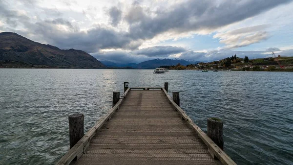 Primer Plano Puente Camino Madera Sobre Lago Nueva Zelanda —  Fotos de Stock