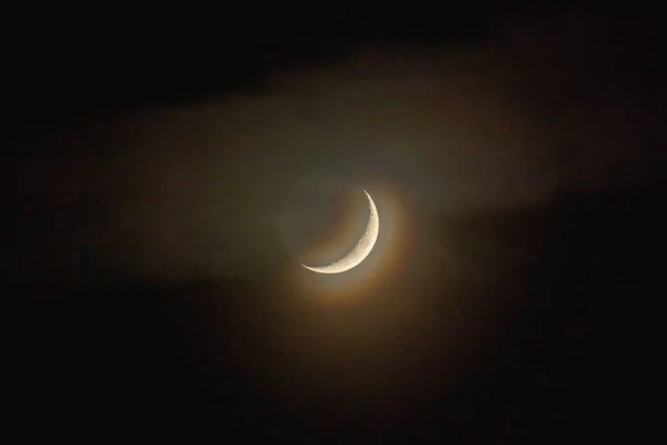 Creciente Fase Creciente Luna Brillando Brillantemente Cielo Negro Nocturno —  Fotos de Stock