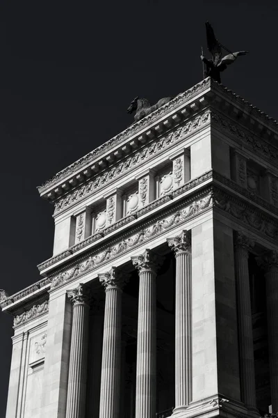 Вертикальная Серая Шкала Алтаря Отечества Риме Италия — стоковое фото