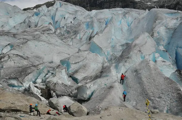 Група Людей Піднімається Гору Льодовику — стокове фото