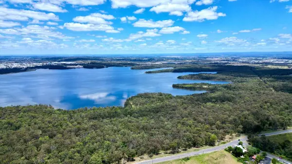Aerial View Green Woods Lake Reflecting Blue Sky — Stock Photo, Image