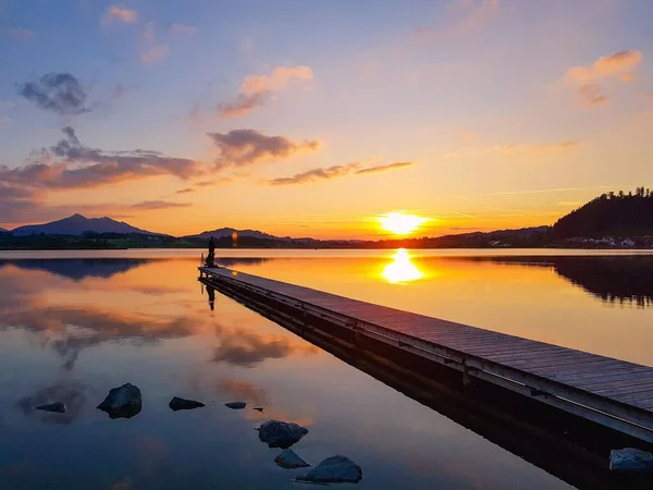 Прекрасный Вид Озеро Солнечный Летний День — стоковое фото