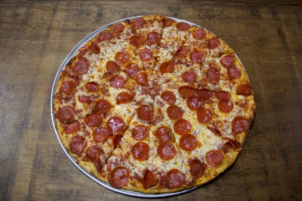 Eine Großaufnahme Von Pizza Auf Dem Teller — Stockfoto