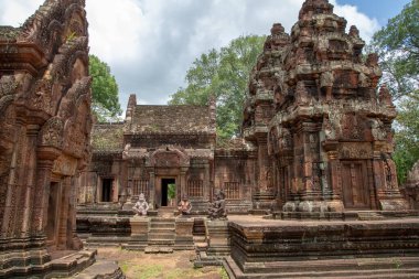 Angkor Wat, Kamboçya. Kamboçya 'daki bir tapınak kompleksi ve dünyanın en büyük dini anıtıdır.