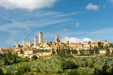 San Gimignano 'nun güzel bir fotoğrafı, Toskana' nın güneybatısında bir İtalyan tepe kasabası.