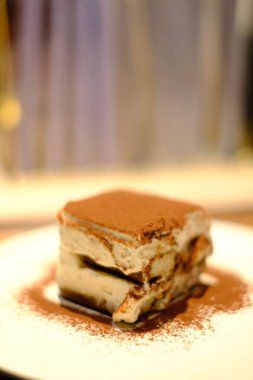 Tabakta tiramisu keki