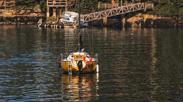Лодка Купающаяся Озере — стоковое фото