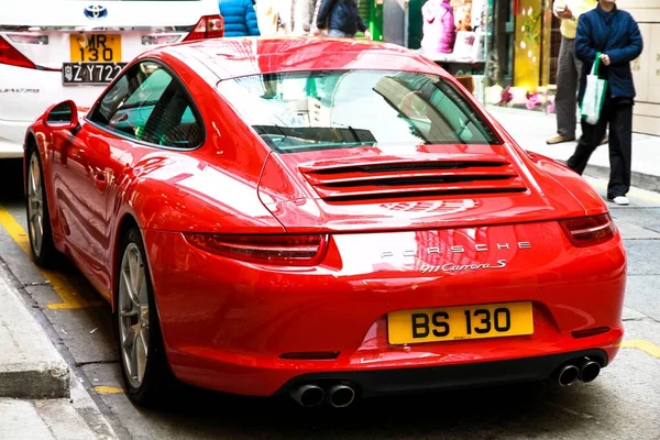 Una Vista Panorámica Porsche Rojo Encontrado Estacionado Las Calles Sheung — Foto de Stock
