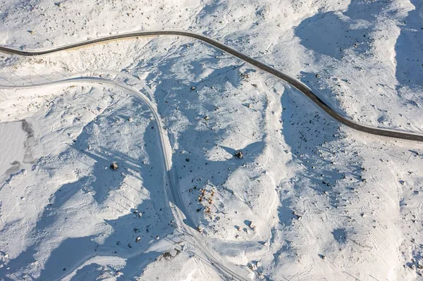 Una Vista Aérea Camino Campo Blanco Nevado Ladera —  Fotos de Stock