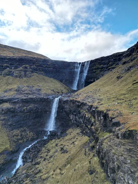 Eine Vertikale Luftaufnahme Des Fließenden Fossa Wasserfalls Auf Den Färöern — Stockfoto
