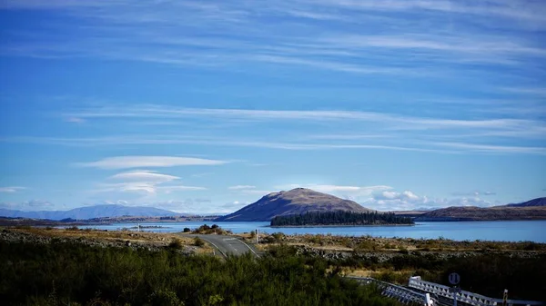 Uma Bela Foto Lago Tekapo Nova Zelândia Com Montanhas Céu — Fotografia de Stock