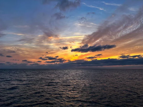 Eine Wunderschöne Meereslandschaft Während Des Sonnenuntergangs — Stockfoto