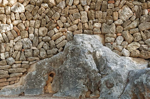 スペインの岩の上に建てられた古い石の壁 バレンシアの州 デニア市 — ストック写真