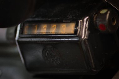 Sayaç yazdırma makinesindeki sayıların yakın plan görüntüsü