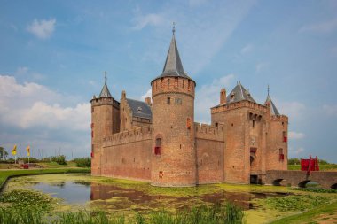 Muiden, Hollanda 'daki tarihi Muiderslot şatosunun manzarası