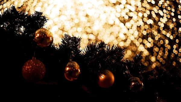 Eine Nahaufnahme Von Weihnachtskugeln Mit Lichtern Hintergrund — Stockfoto