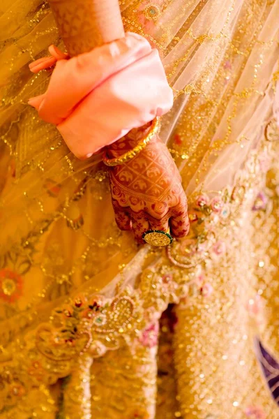 Beautiful Indian Bride Traditional Hindu Wedding Attire Lehnga Bridal Bangles — Stock Photo, Image