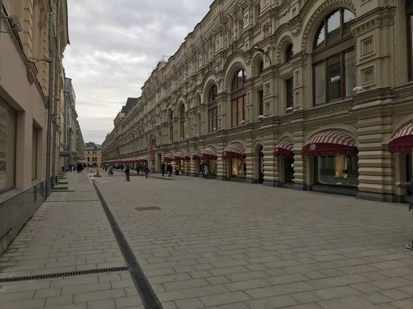 Puste Centrum Miasta Pełne Starych Tradycyjnych Budynków Moskwa Rosja — Zdjęcie stockowe