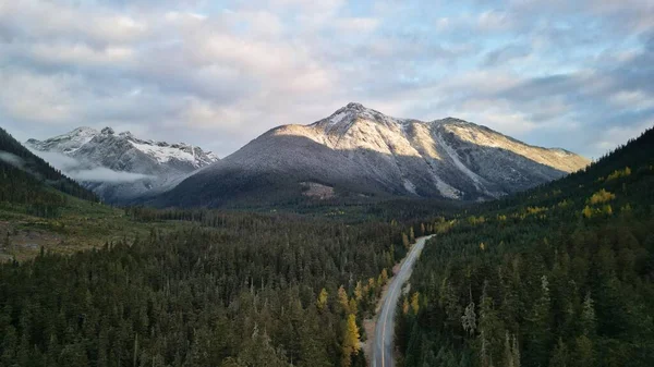 Montanhas Árvores Altas Verdes Joffre Lakes Provincial Park British Columbia — Fotografia de Stock