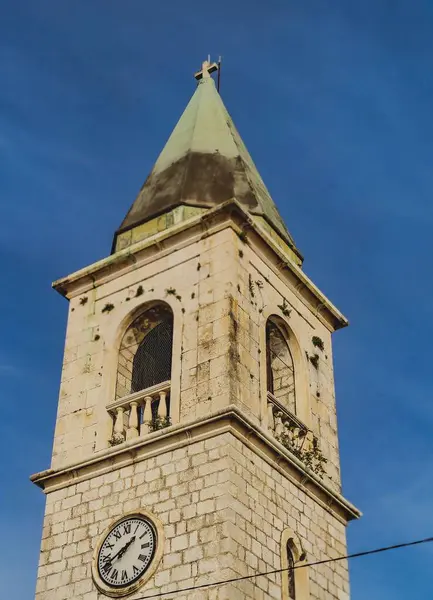 Tiro Vertical Uma Torre Igreja Ortodoxa — Fotografia de Stock