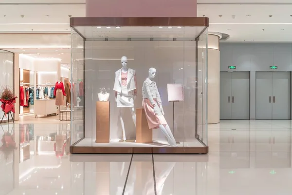Een Luxe Fashion Store Front Een Modern Winkelcentrum — Stockfoto