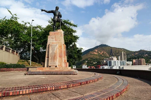 Bronzestatue Von Sebastian Belalcazar Vor Dem Stadtbild Von Santiago Cali — Stockfoto