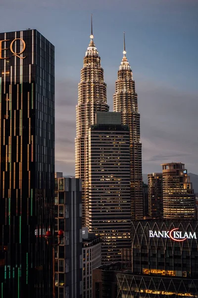 Een Landschap Van Petronas Twin Torens Tijdens Zonsondergang Het Centrum — Stockfoto